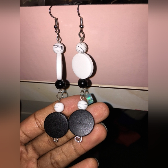 Light with Dark Stretch Bead Bracelet - Picture 4 of 4